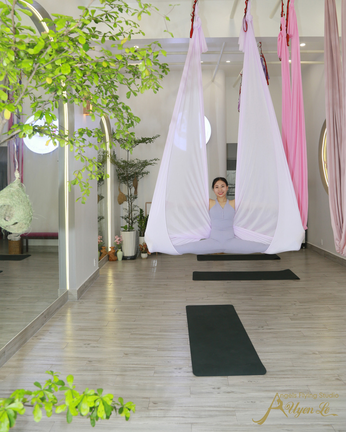 LƯU LẠI HÌNH ẢNH ĐẸP TẠI STUDIO YOGA BAY GÒ VẤP